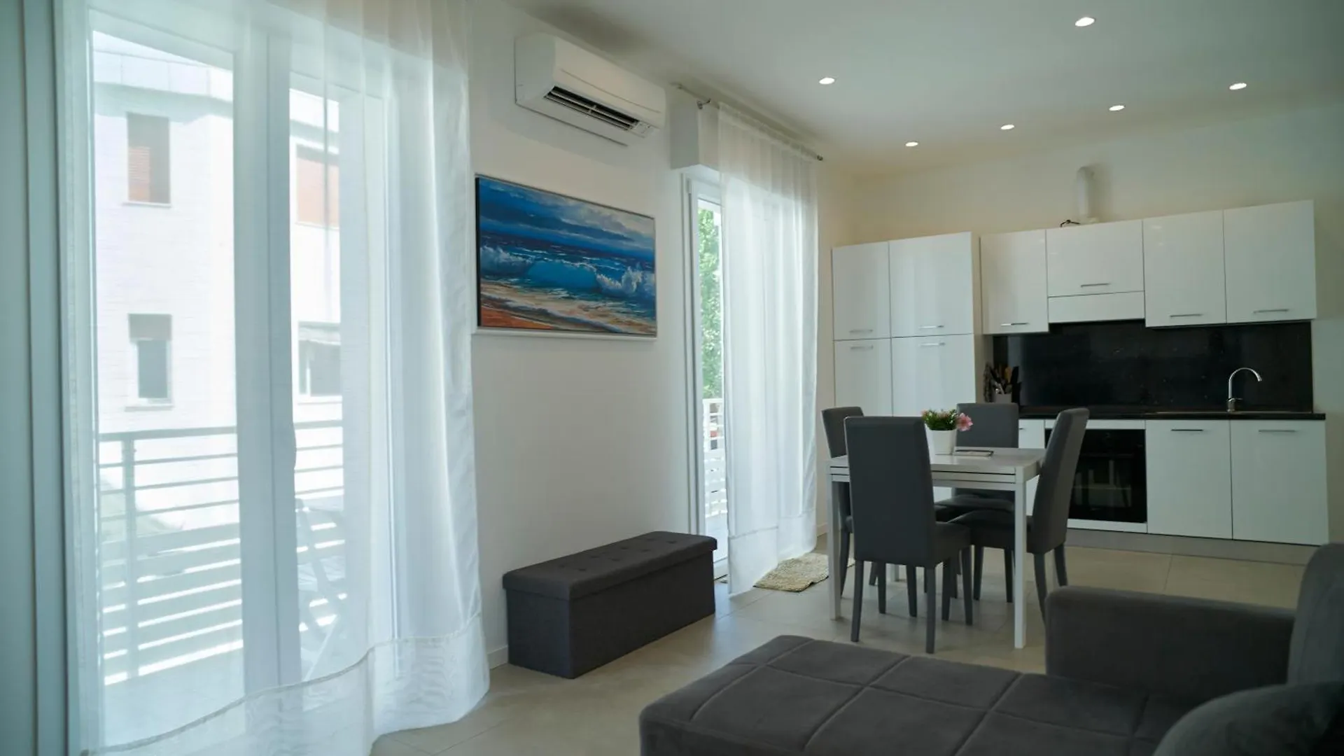 Adria Apartments 里米尼